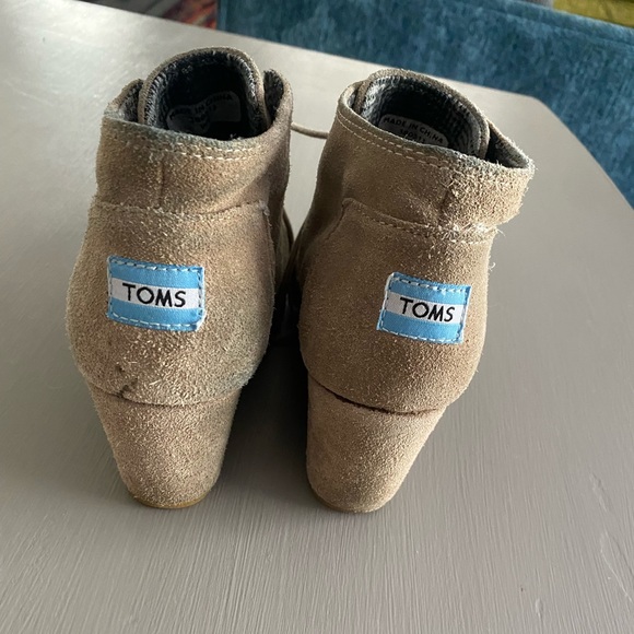 TOM’s Booties - Picture 3 of 3